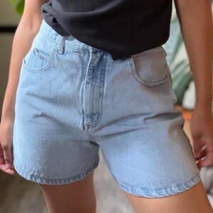 Vintage light wash Honors jean shorts